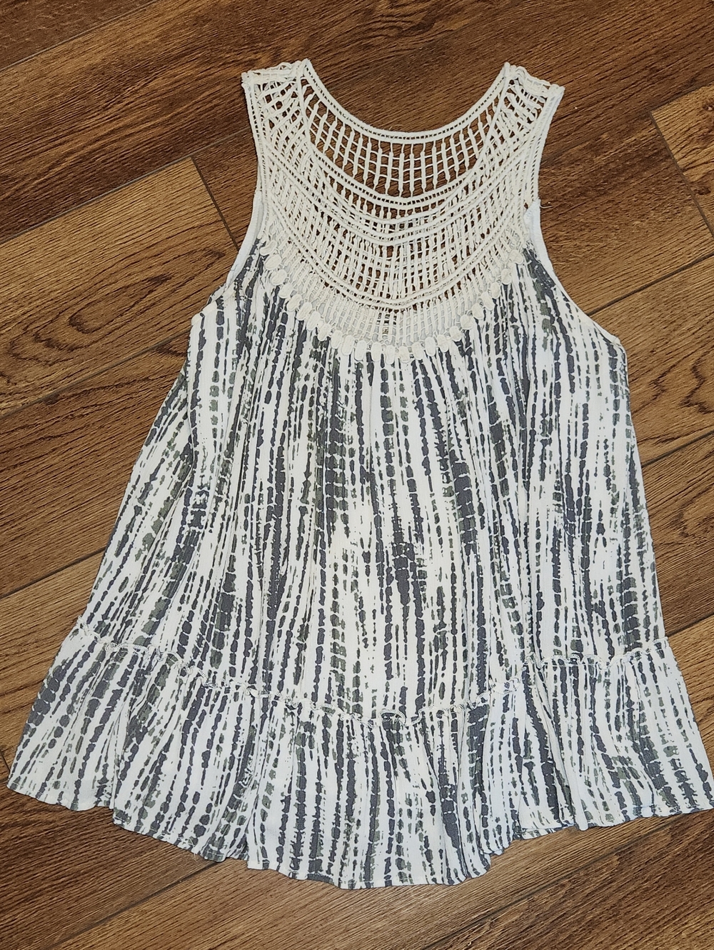 GIMMICKS from BUCKLE Tank Top - Green And Cream